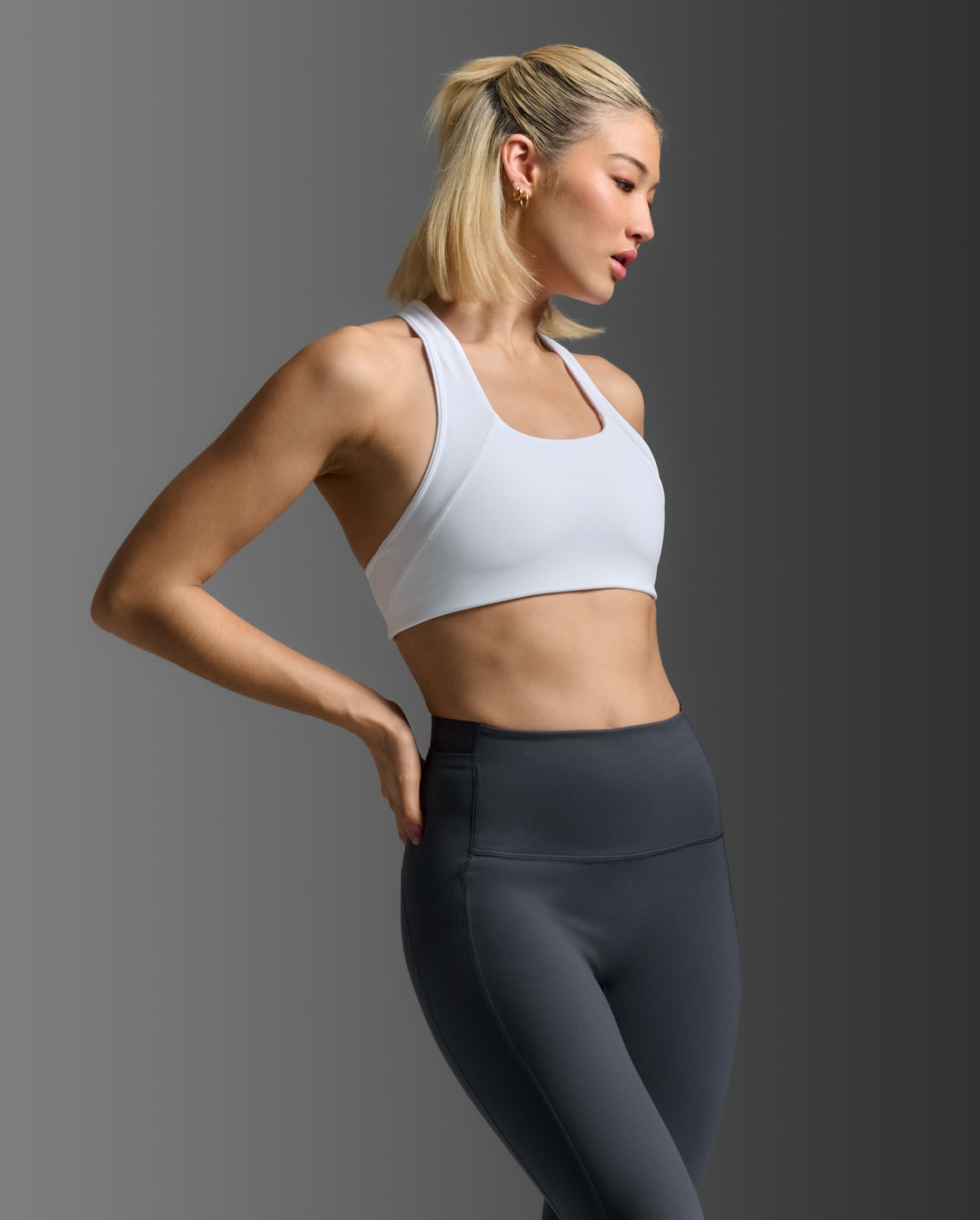 2xu-form-racerback-medium-impact-bra-reggiseno-sportivo-bianco image 3