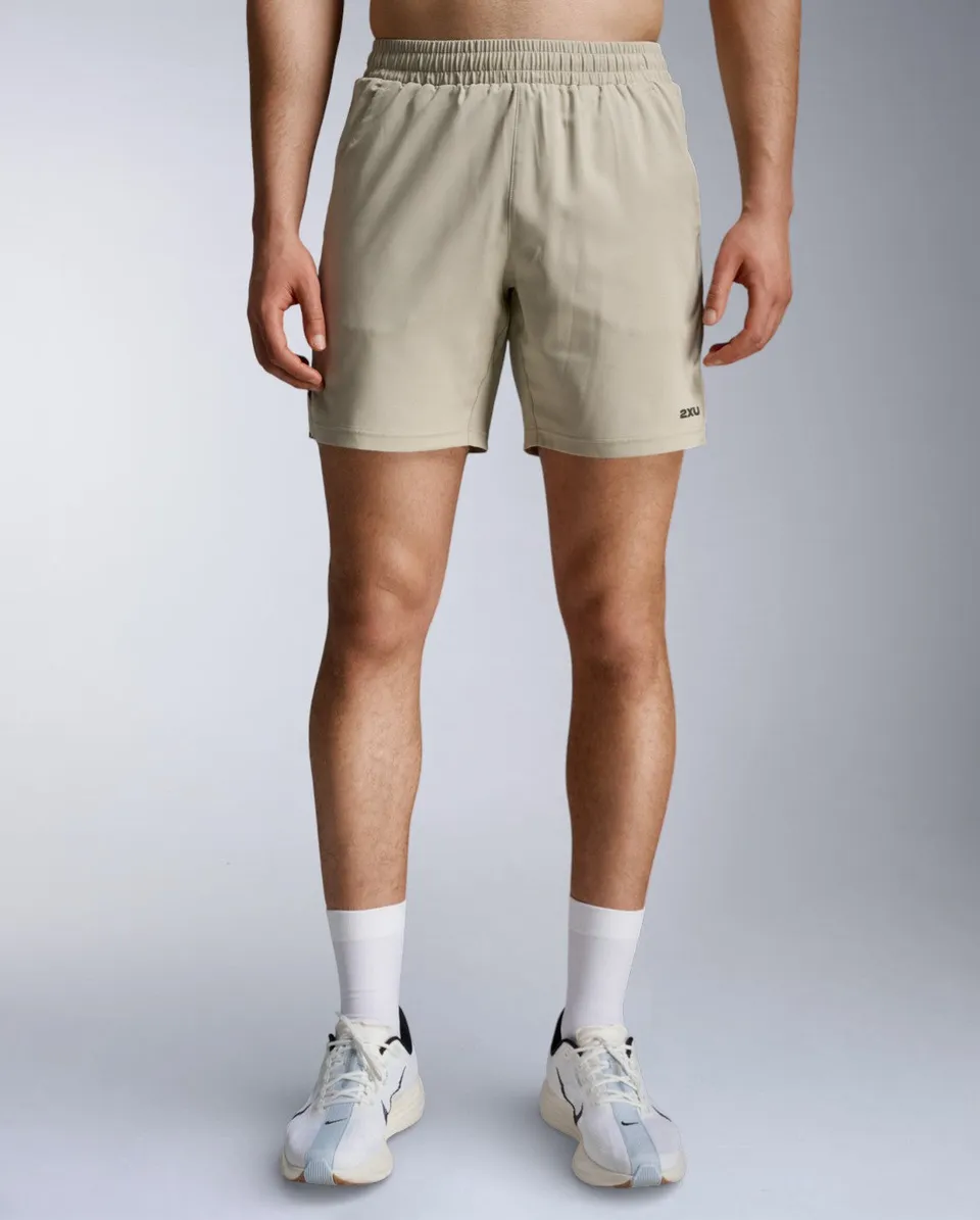 2xu-aero-7-inch-shorts-da-running-uomo-beige image 1
