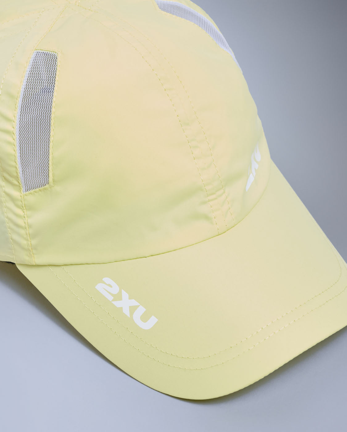 2xu-run-cap-berretto-running-unisex-giallo-chiaro image 4