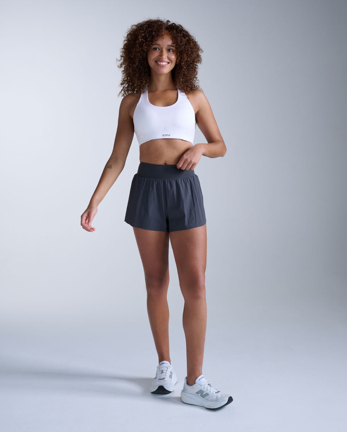 2xu-light-speed-hi-rise-shorts-3-pollici-running-blu image 4