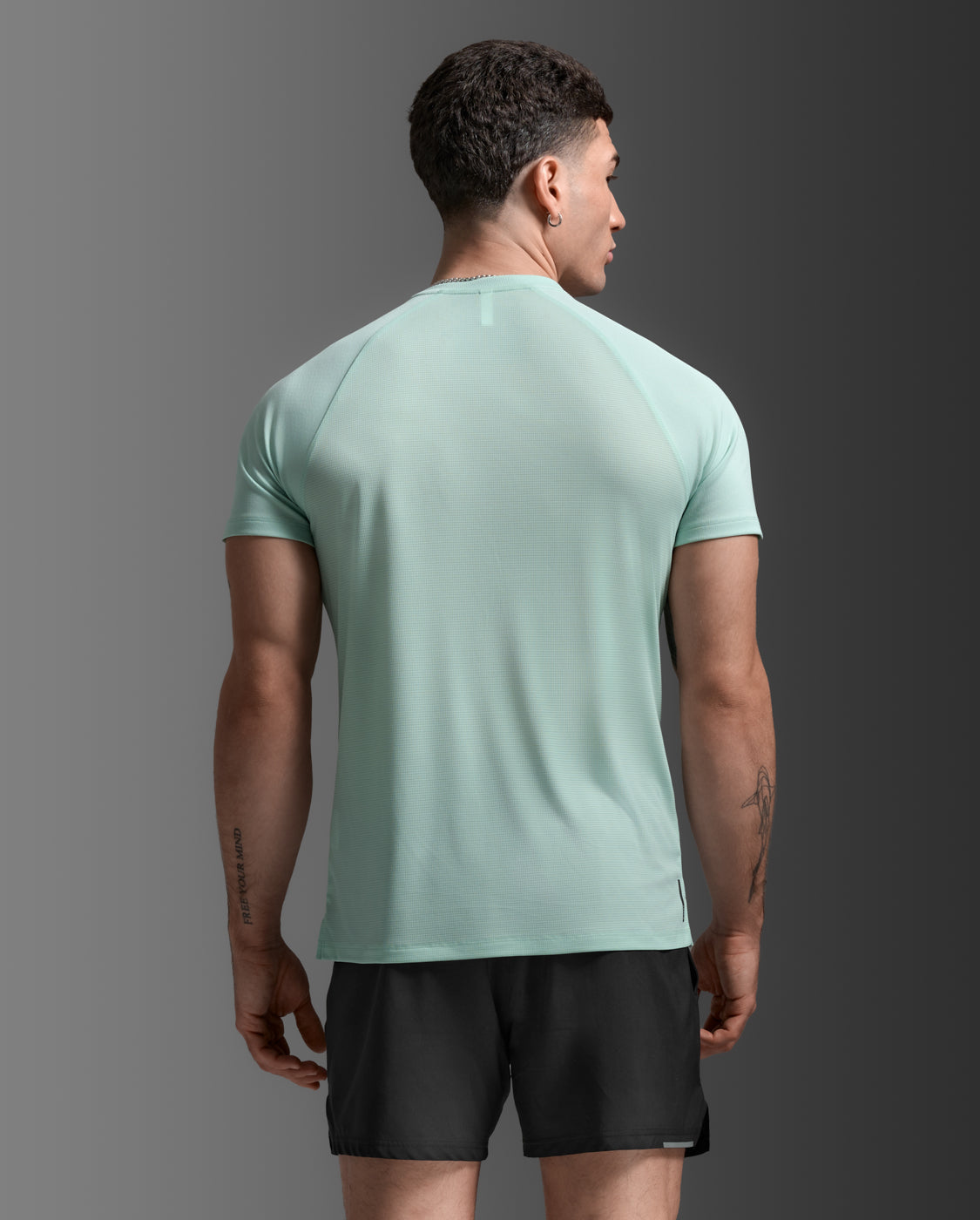 2xu-aero-tee-slim-maglia-running-verde-chiaro image 2