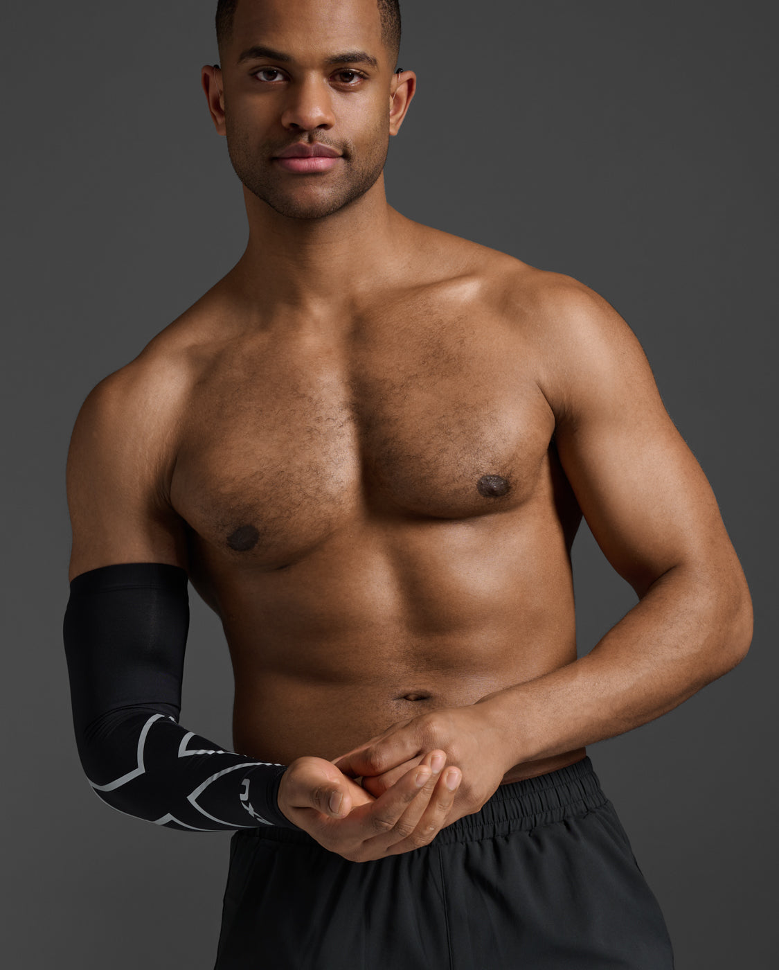 2xu-compression-arm-guard-manicotto-singolo-nero image 1