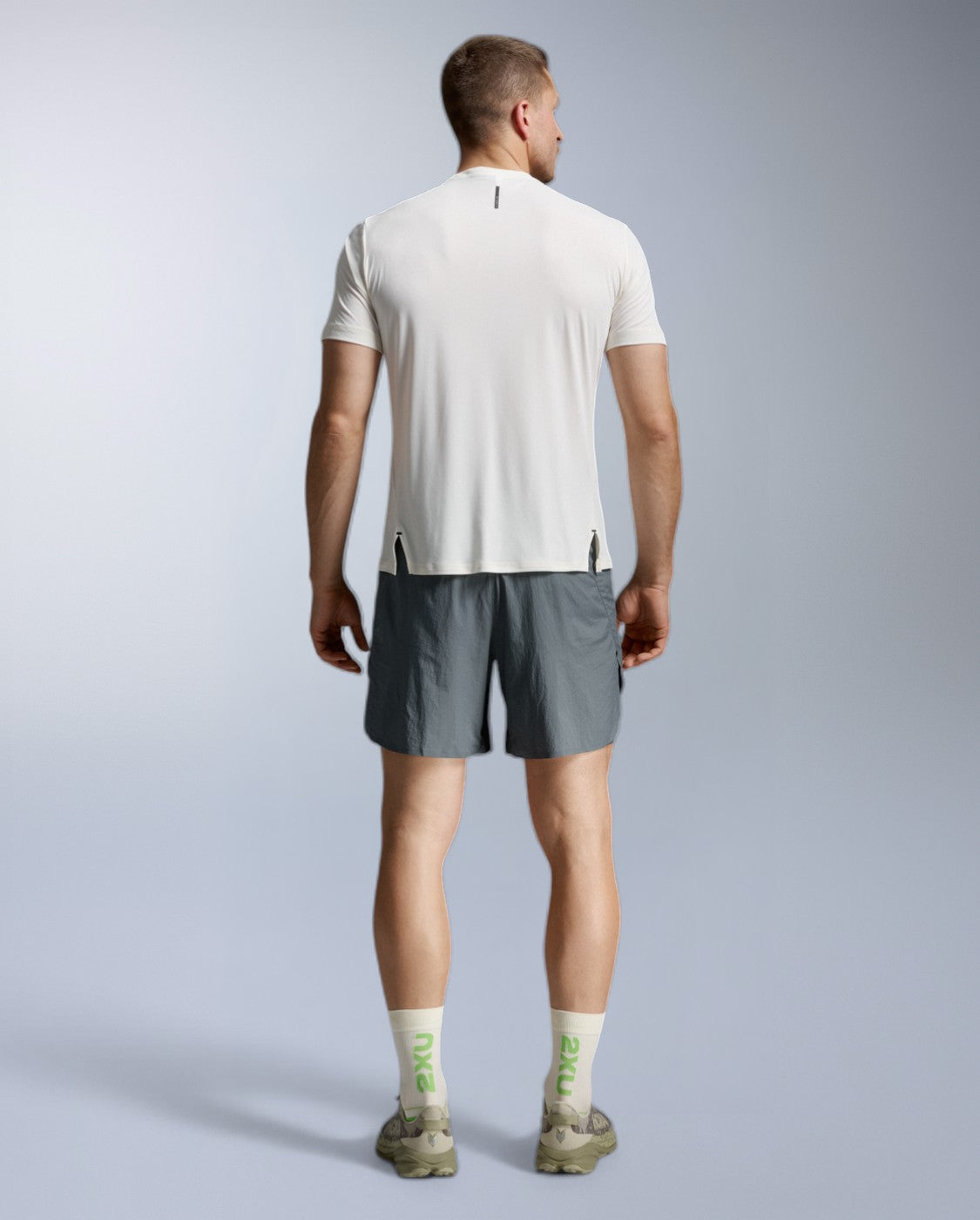 2xu-aero-trail-tee-maglia-trail-running-uomo-beige-upf-50 image 4