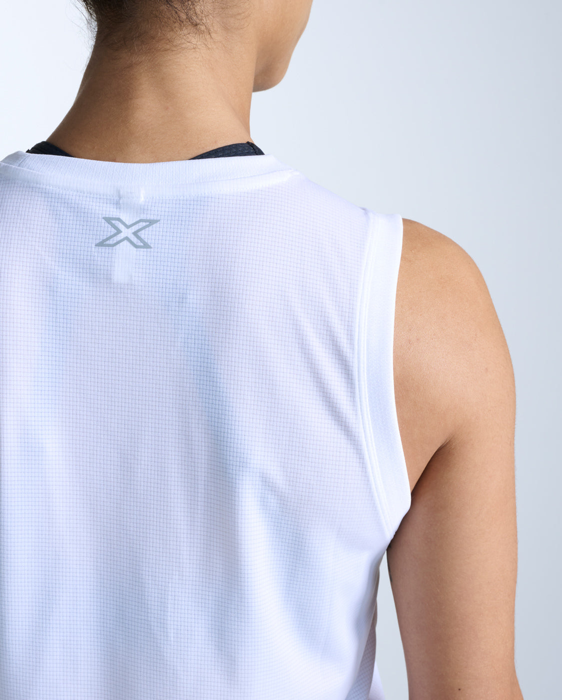 2xu-aero-mesh-crop-tank-donna-canotta-running-bianca-slim image 3