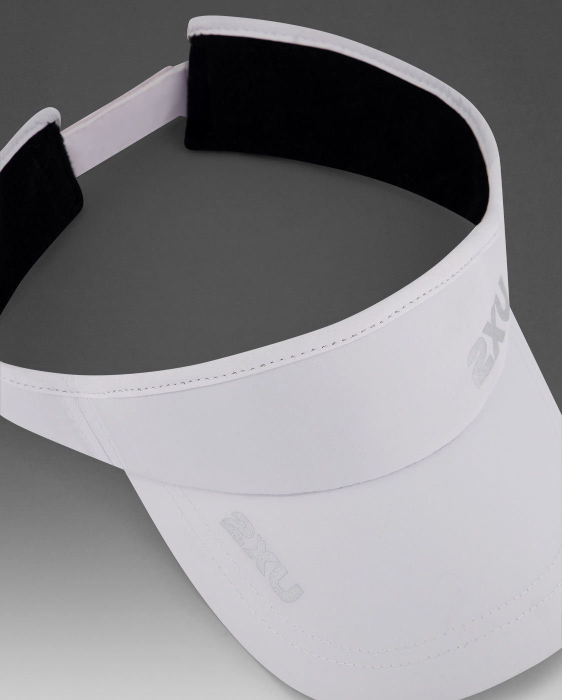 2xu-run-visor-visiera-running-leggera-bianca image 4