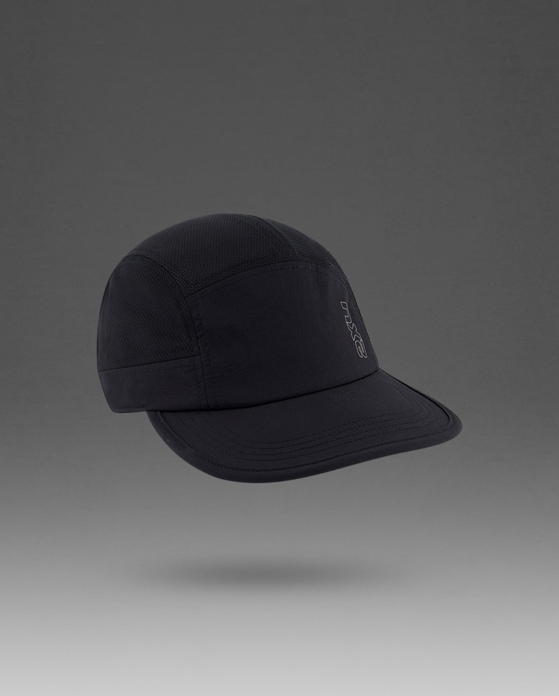 2xu-light-speed-cap-da-running-uomo-nero image 1