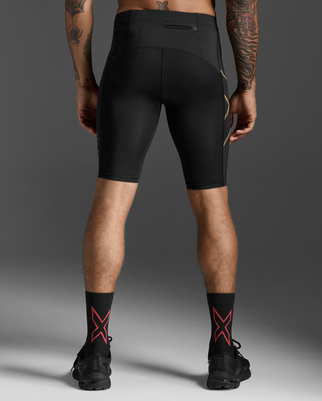 2xu-light-speed-compression-shorts-shorts-running-uomo image 3