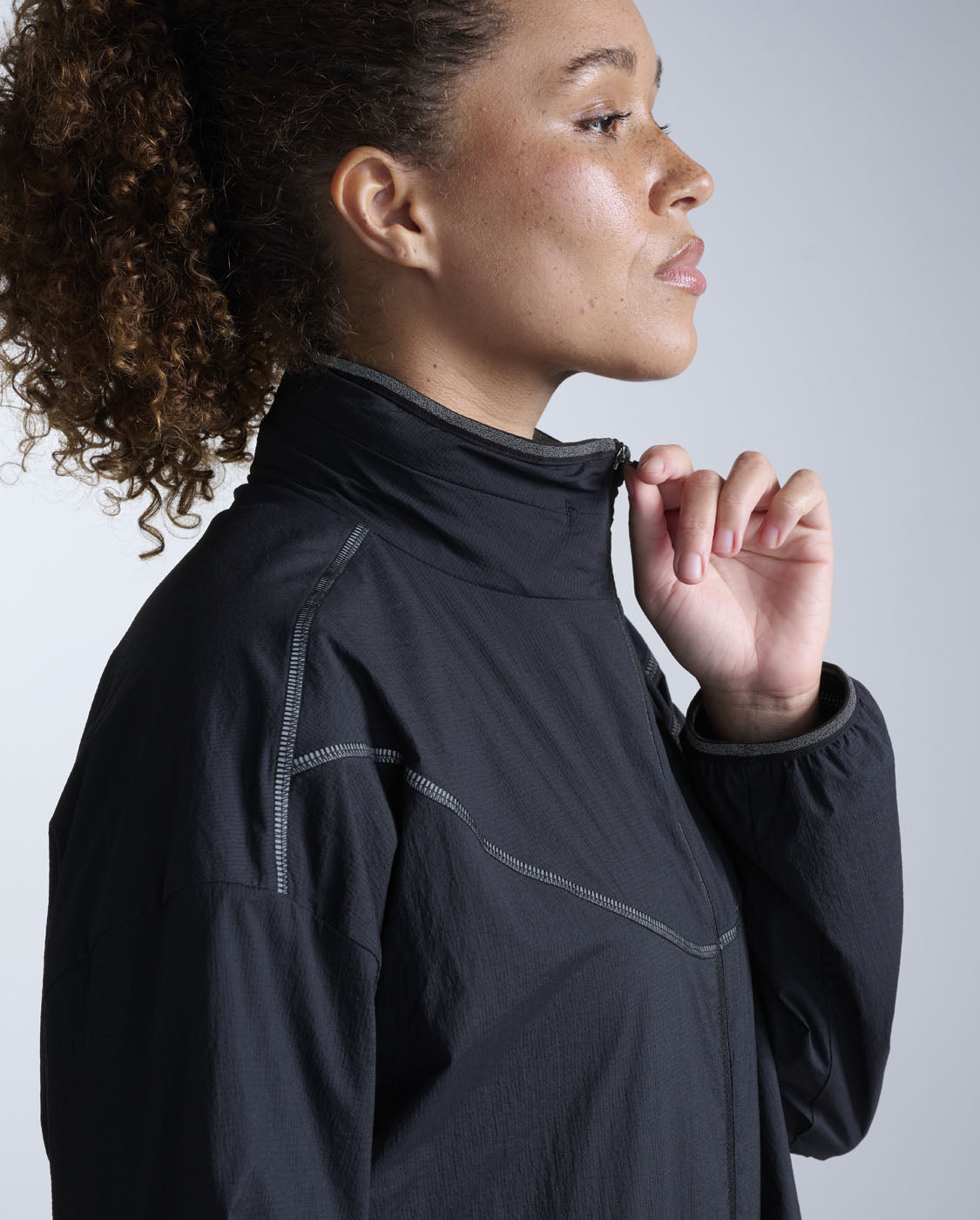 2xu-aero-sheer-bomber-giacca-running-donna-antipioggia-grigio image 5