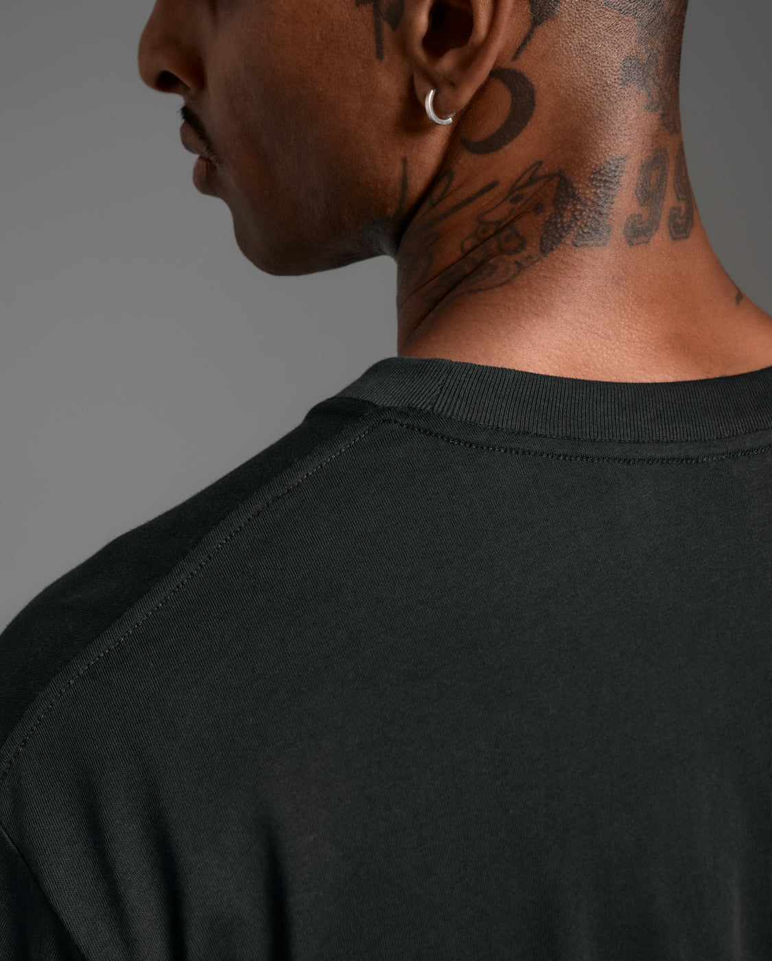 2xu-ez-oversized-t-shirt-in-cotone-organico-nero image 7