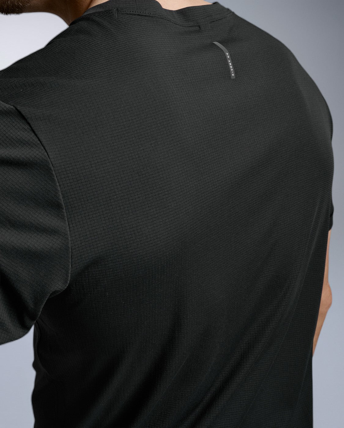 2xu-aero-trail-tee-uomo-maglia-trail-running-nera-regular-fit image 8