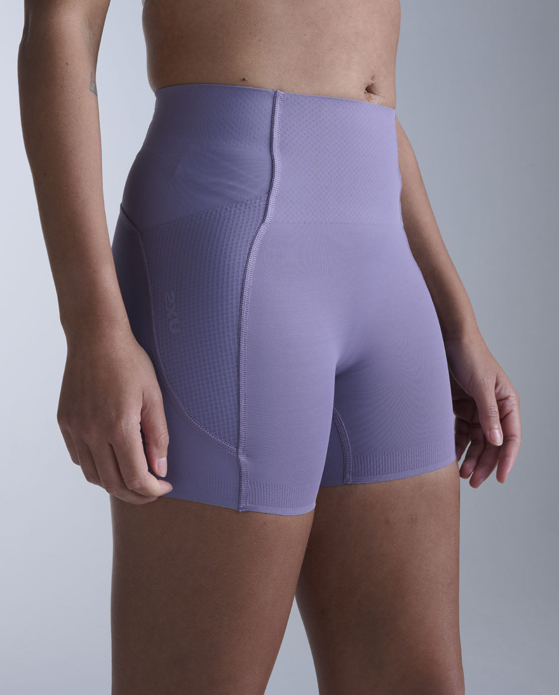 2xu-aero-mesh-hi-rise-compression-shorts-4-pollici-viola image 3