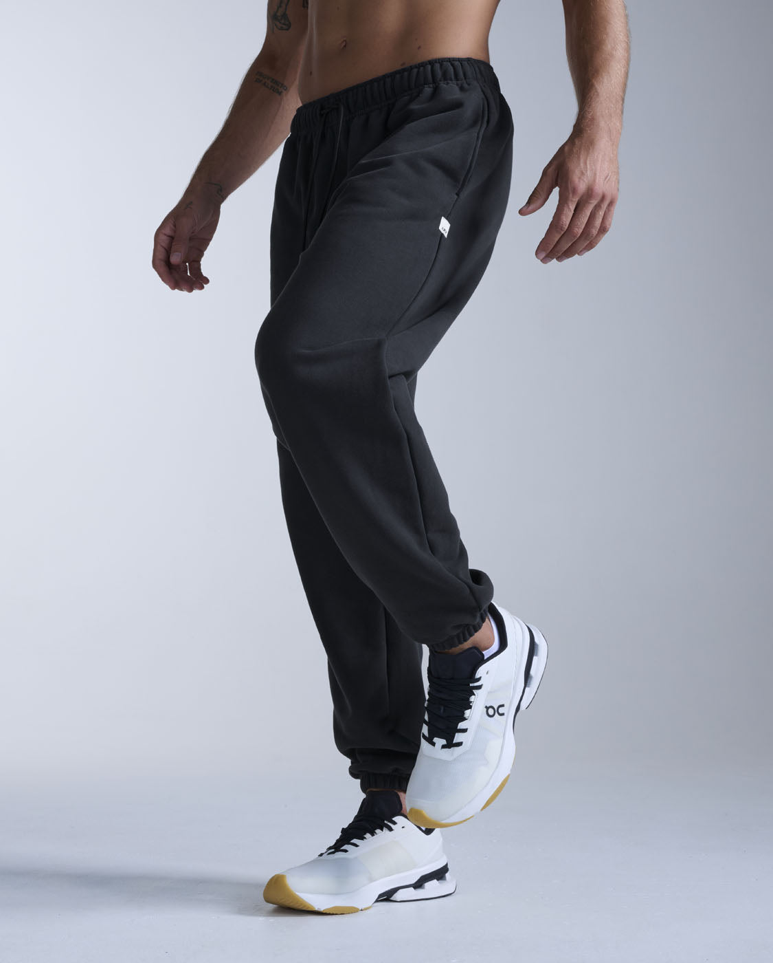 2xu-ez-oversized-organic-cotton-trackpants-uomo-nero image 2