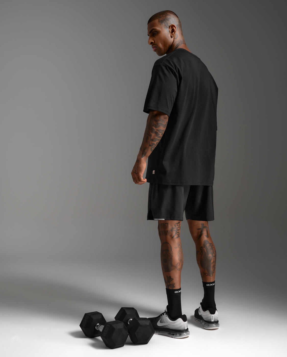2xu-ez-oversized-t-shirt-in-cotone-organico-nero image 5