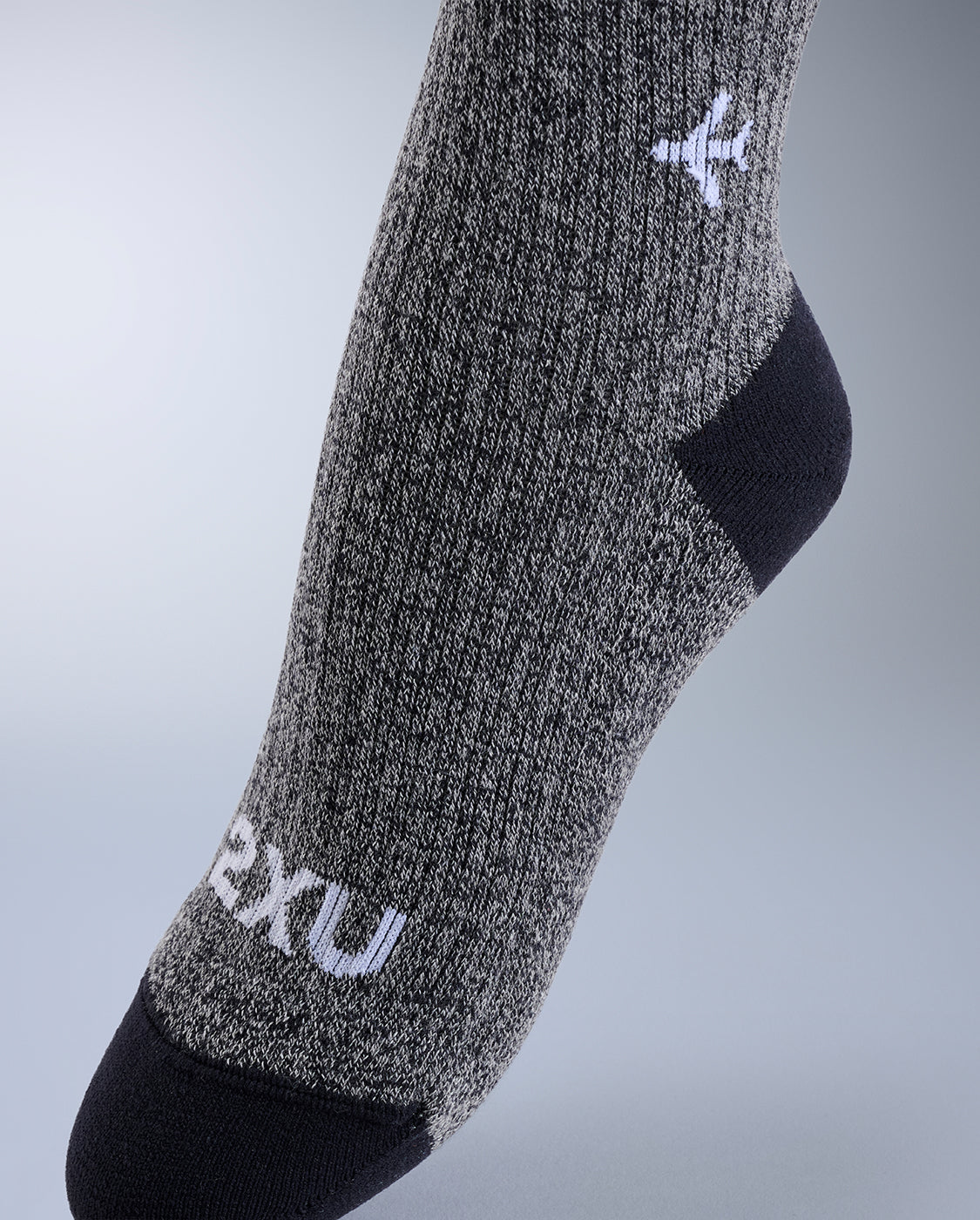 2xu-flight-bamboo-charcoal-compression-socks-grigio-nero-calze-compressione-viag image 5