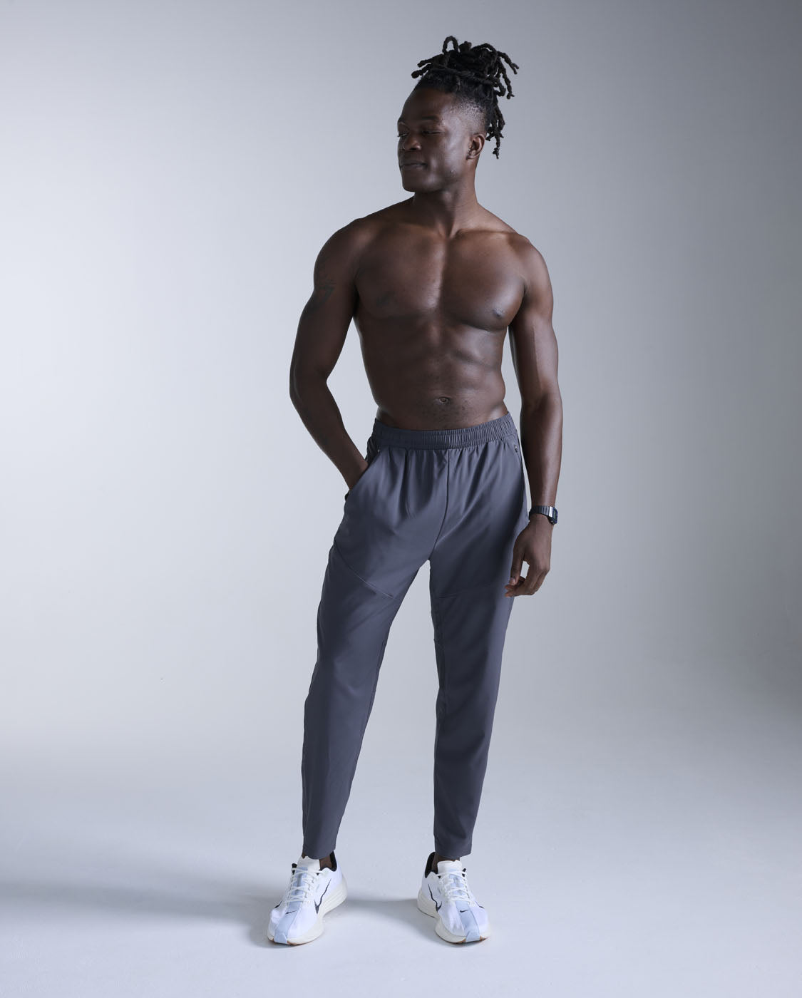 2xu-aero-woven-jogger-pantaloni-running-leggeri-con-zip image 6