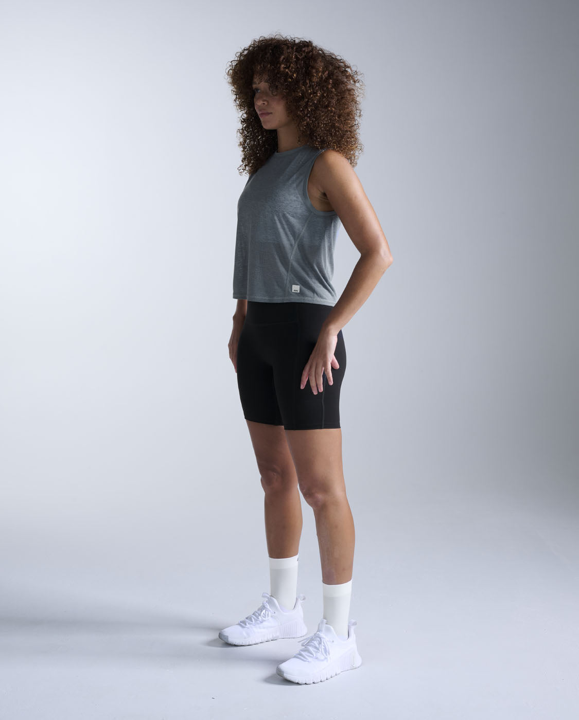 2xu-relight-crop-tank-canotta-training-donna image 5