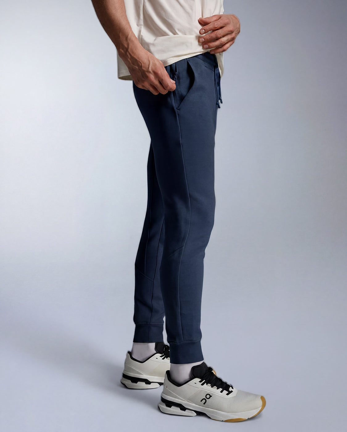 2xu-commute-smooth-spacer-trackpants-pantaloni-tuta-uomo-blu image 1