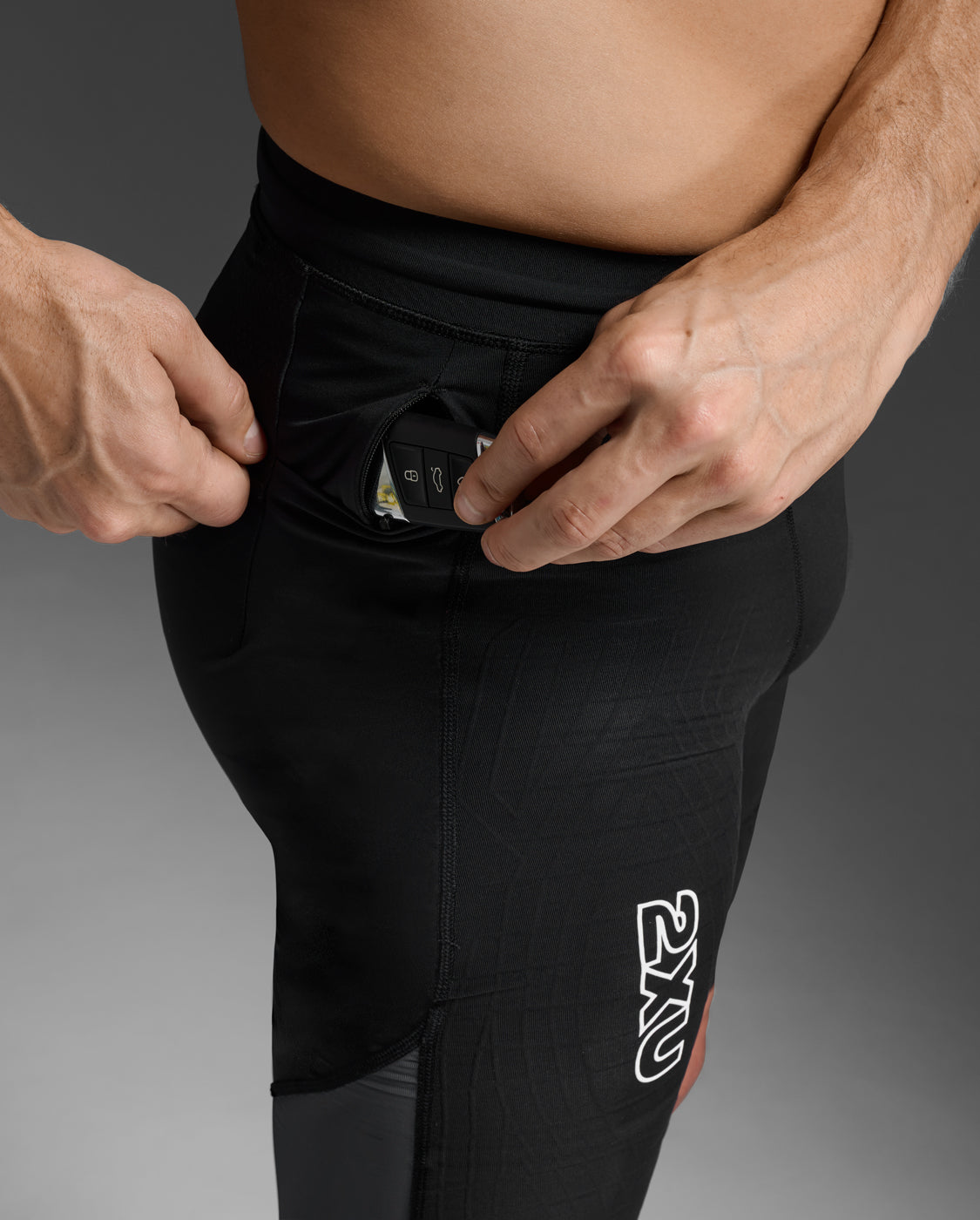 2xu-light-speed-react-compression-shorts-neri-pantaloncini-running-compressivi image 7