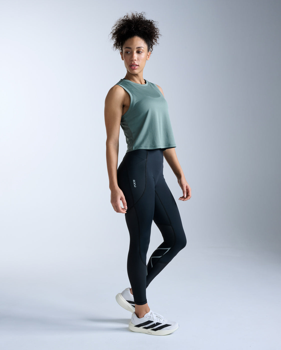 2xu-aero-mesh-crop-tank-donna-verde-salvia-slim image 6