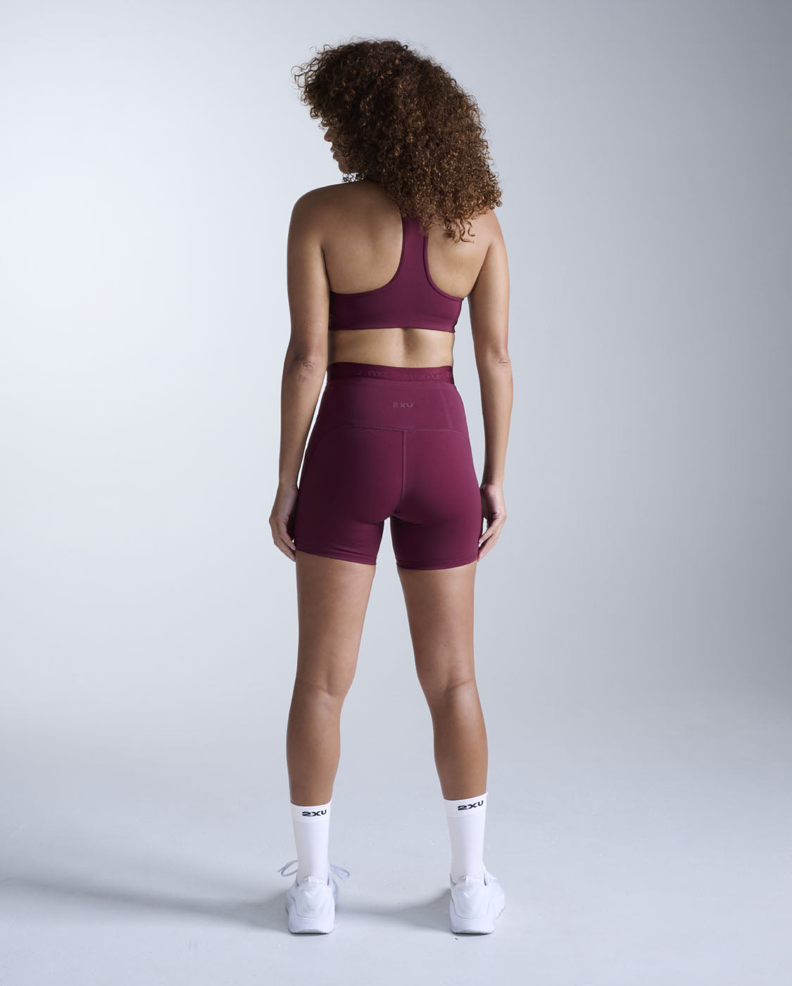 2xu-form-stash-hi-rise-compression-4-inch-shorts-bordeaux image 7
