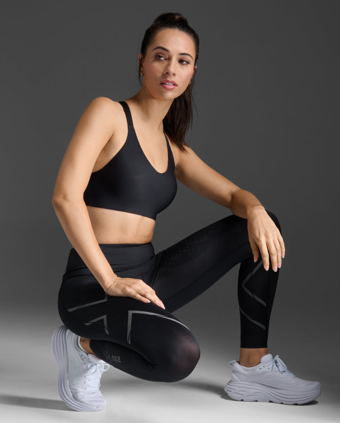 2xu-light-speed-mid-rise-compression-tights-running-nero image 6