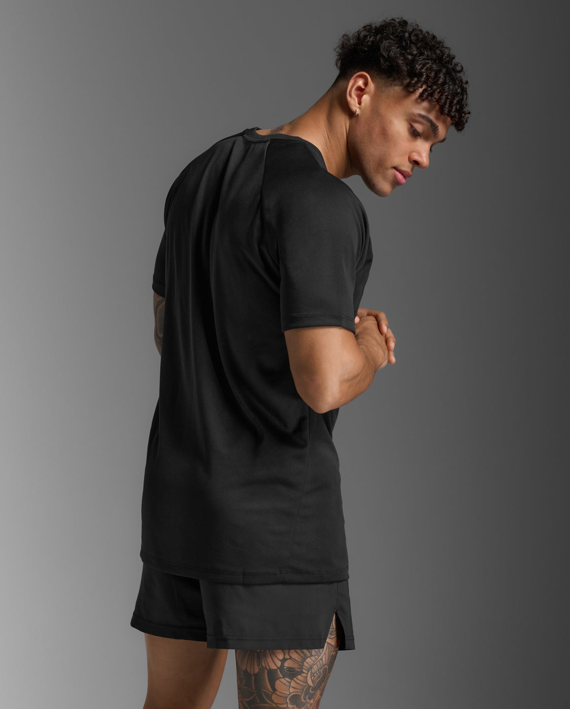 2xu-aspire-tee-uomo-t-shirt-training-nera-asciugatura-rapida image 3