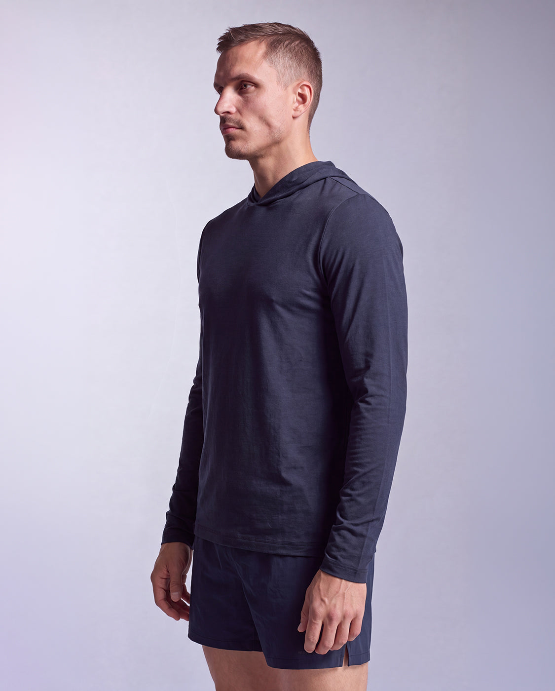 2xu-motion-uomo-felpa-cappuccio-manica-lunga-blu image 1