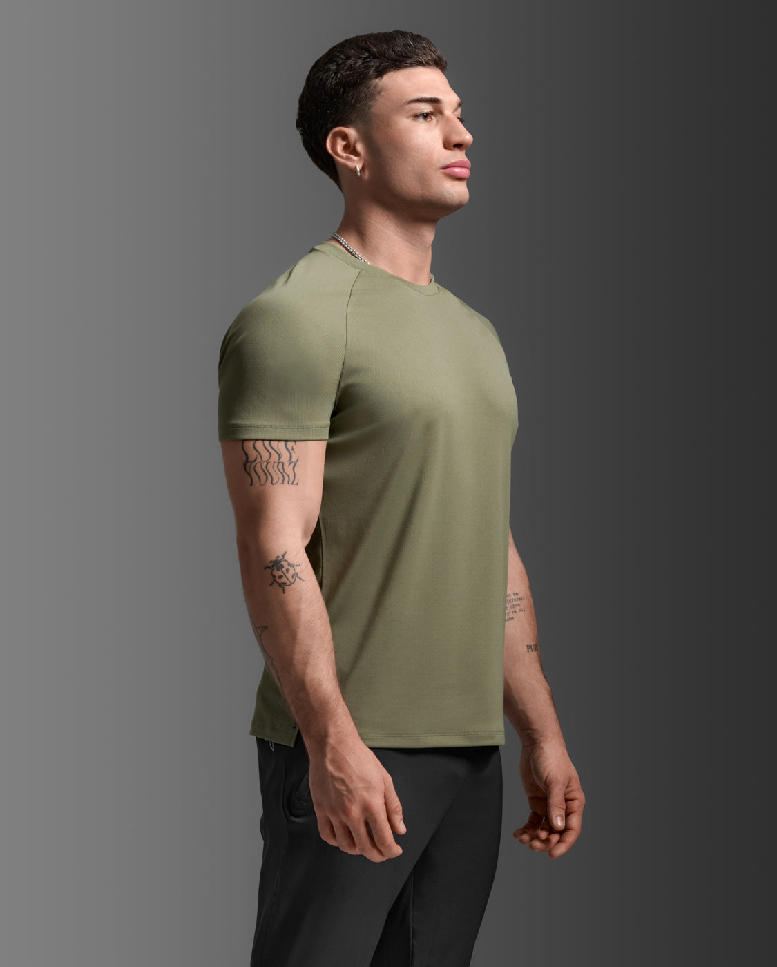 2xu-aero-tee-uomo-slim-verde image 4
