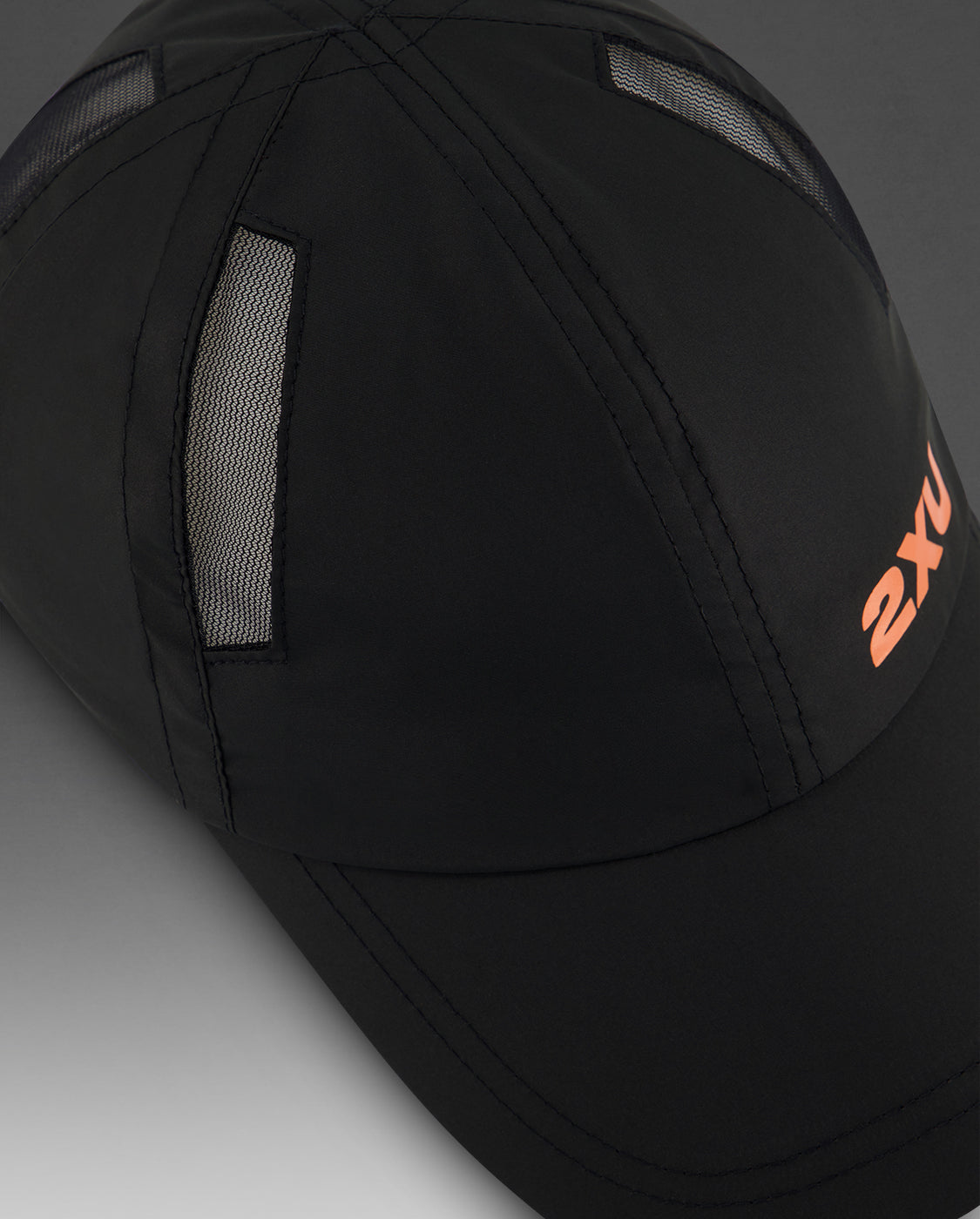 2xu-run-cap-cappellino-running-unisex-arancione-nero image 4