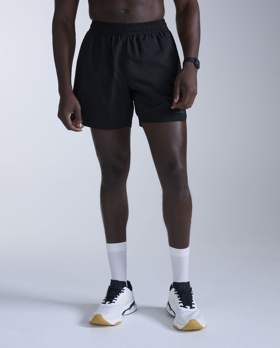 2xu-motion-5-inch-unlined-shorts-uomo-pantaloncini-corti-training-nero image 1