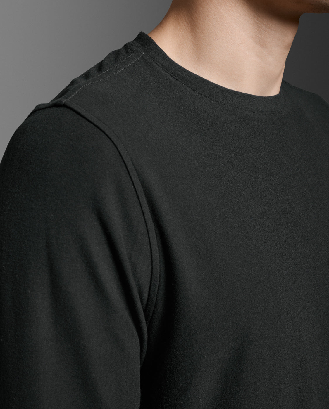 2xu-signature-soft-jersey-maglia-training-manica-lunga-uomo-regular-fit image 3