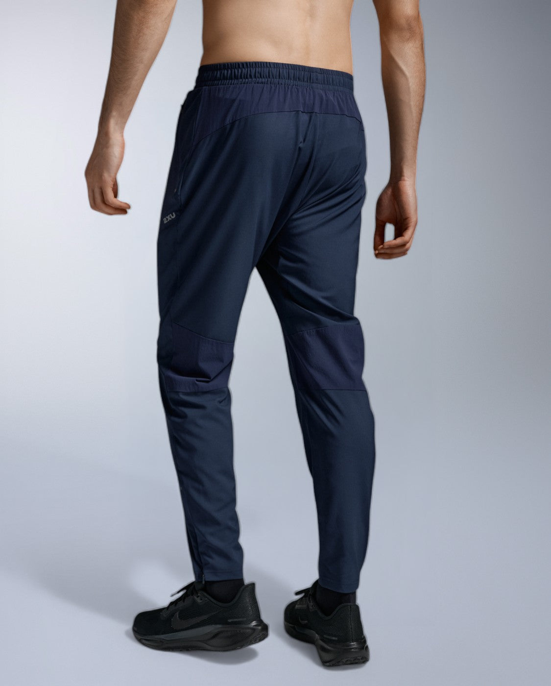 2xu-aero-woven-jogger-uomo-pantaloni-running-leggeri-slim image 3