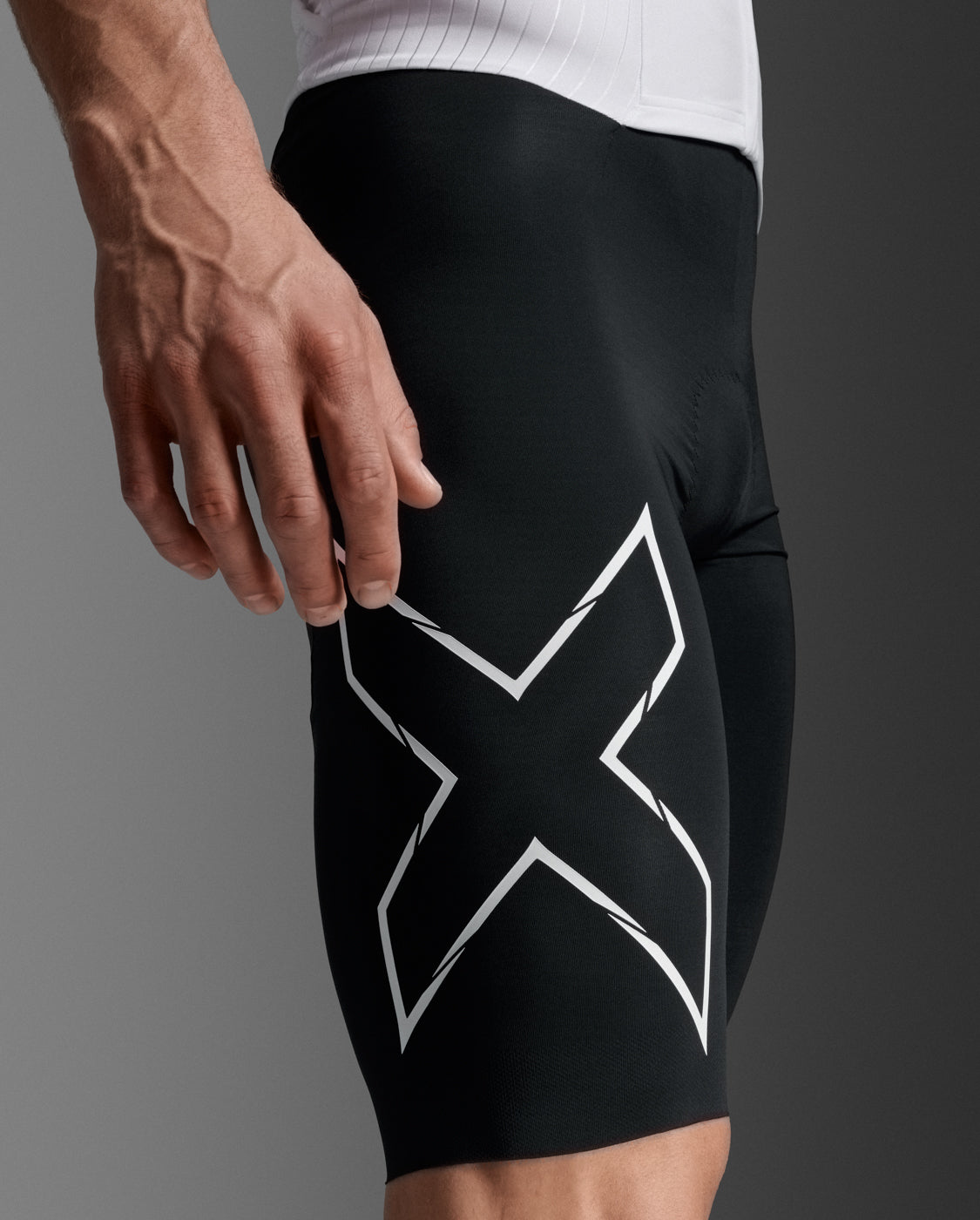 2xu-light-speed-react-trisuit-uomo-a-maniche-corte image 6