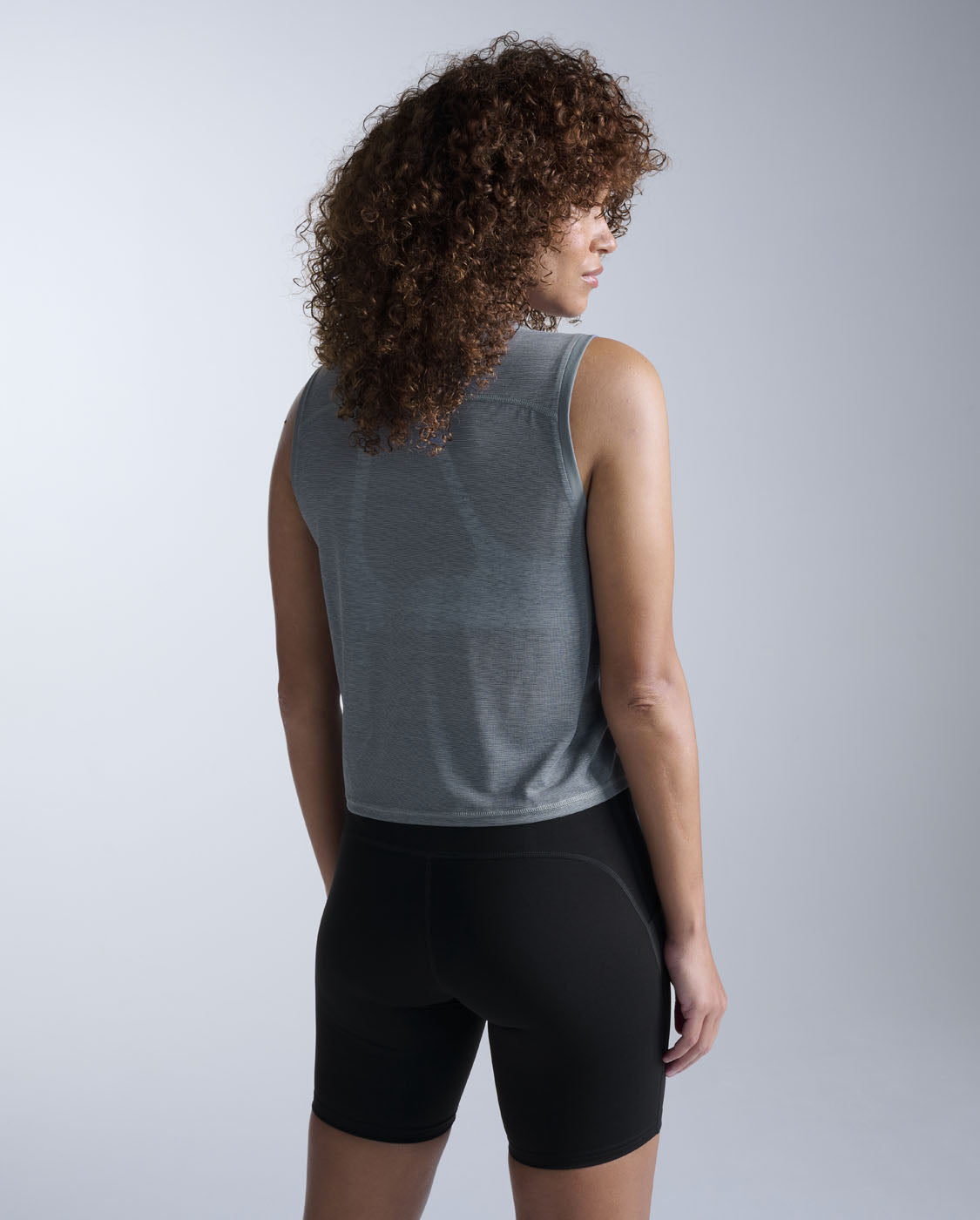 2xu-relight-crop-tank-canotta-training-donna image 2