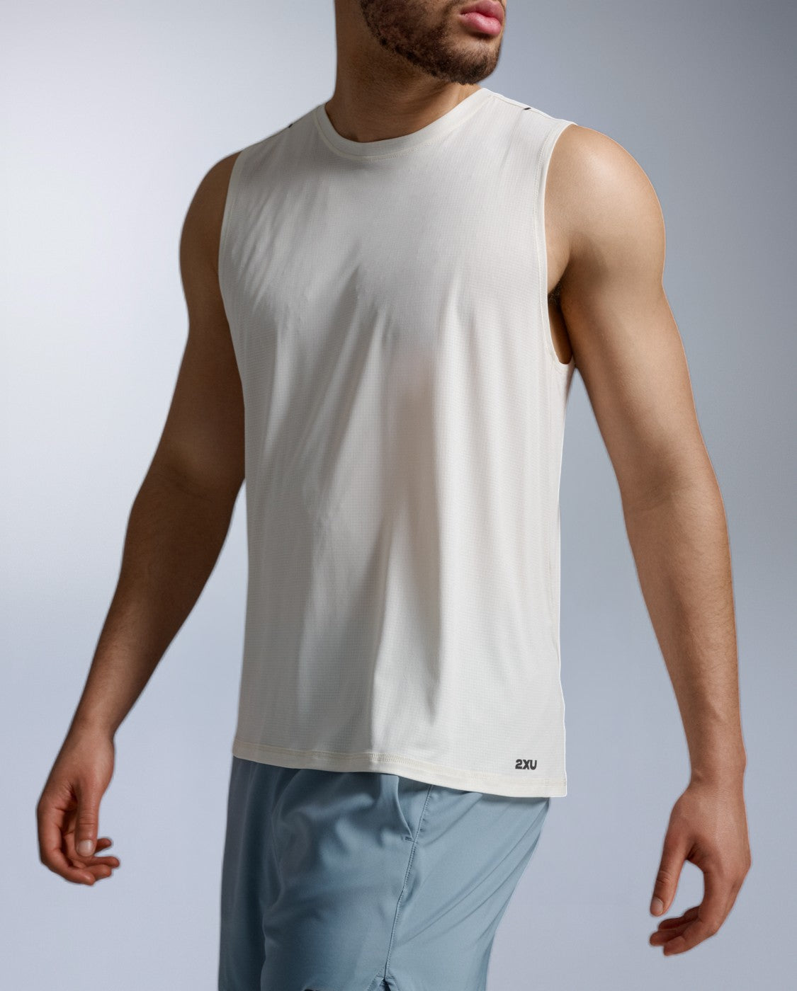 2xu-aero-trail-tank-uomo-beige-canotta-trail-leggera-upf-50 image 3