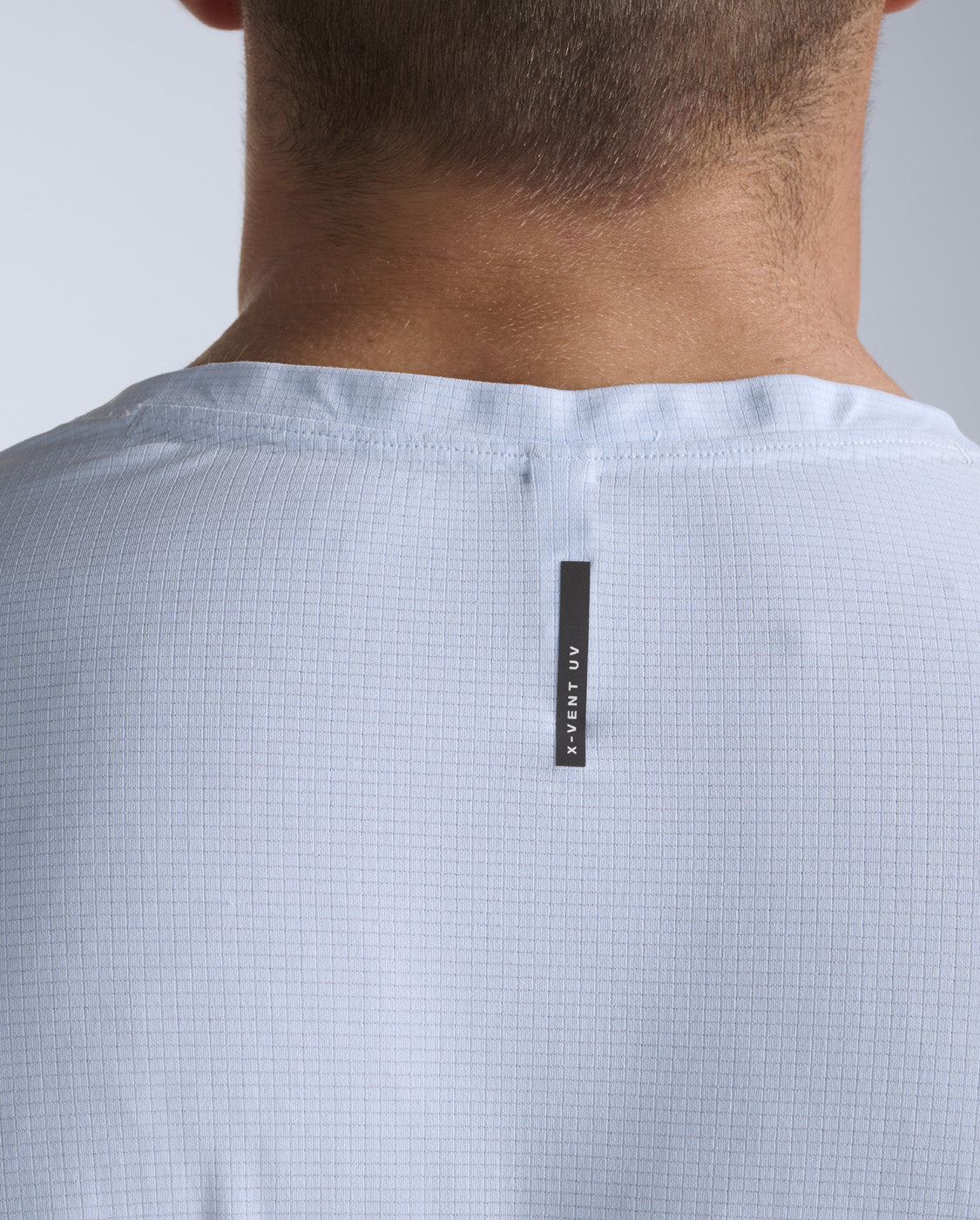 2xu-aero-trail-tee-maglia-trail-running-uomo-regular-fit-blu image 7