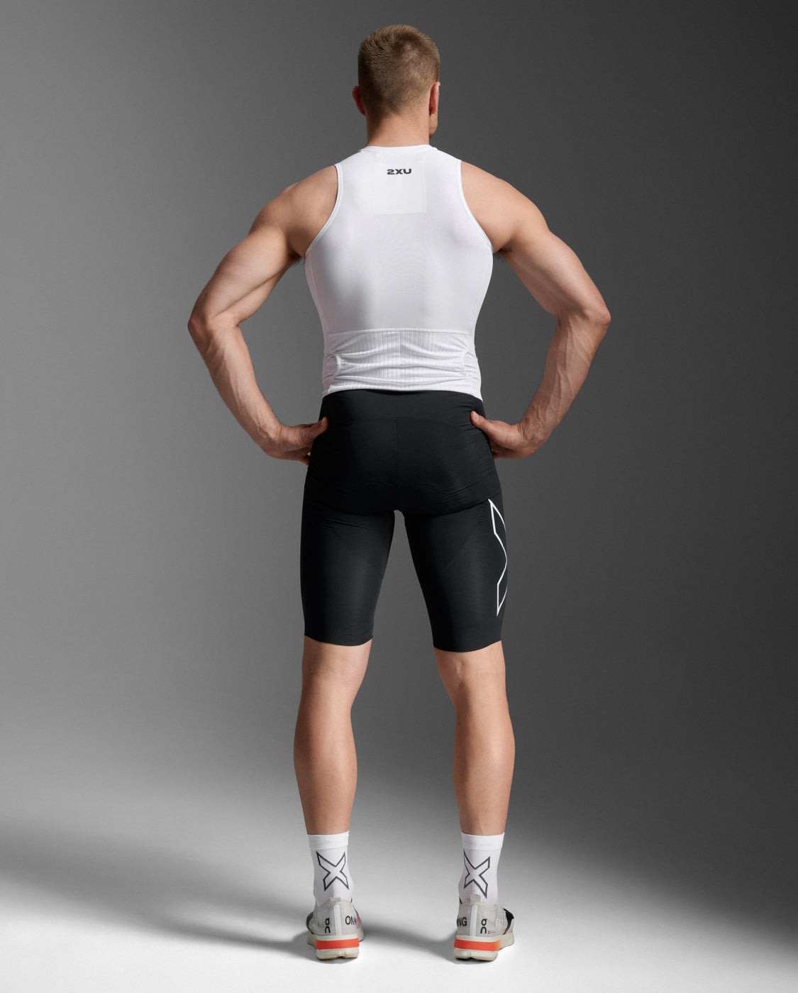 2xu-light-speed-react-trisuit-uomo-a-maniche-corte image 8
