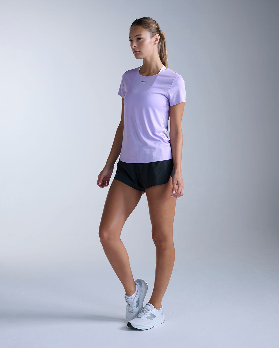 2xu-light-speed-tech-tee-running-viola image 5