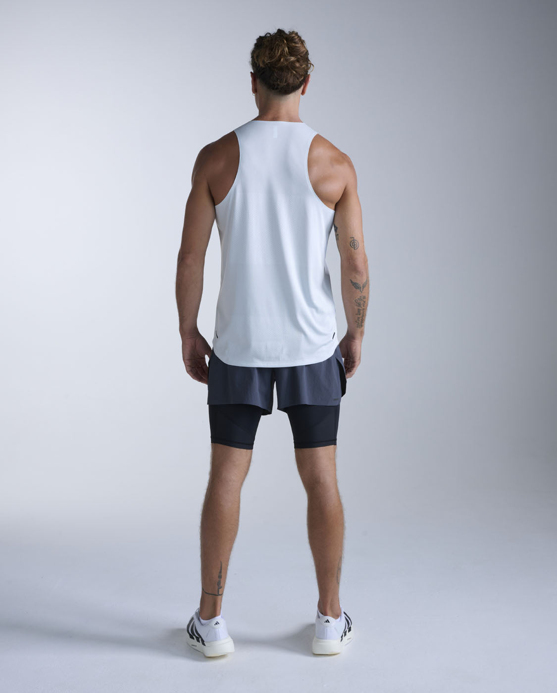 2xu-light-speed-tech-singlet-canotta-running-uomo image 7