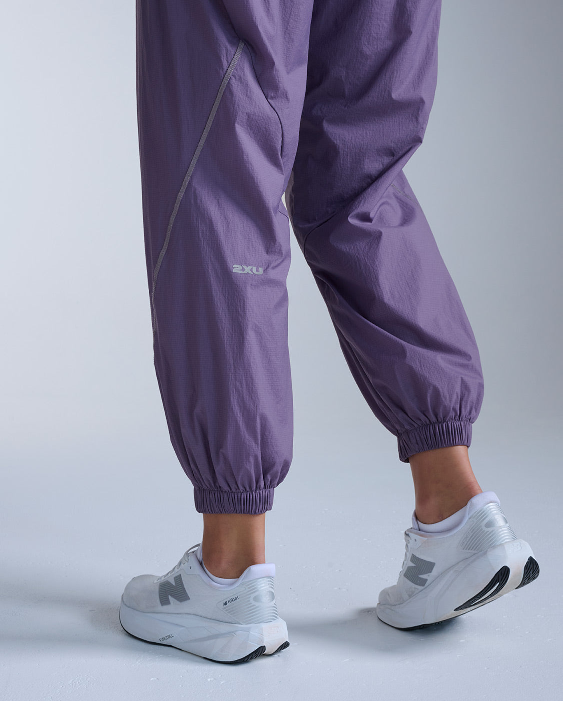 2xu-aero-oversized-jogger-pantaloni-running-viola image 6
