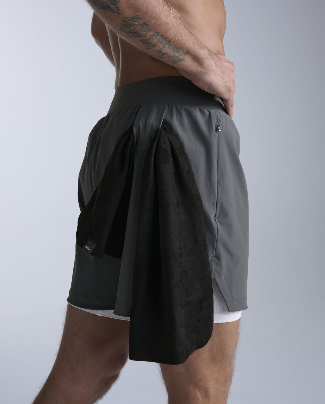 2xu-flex-shorts-2-in-1-5-pollici-training-con-compressione-grigio-scuro image 2