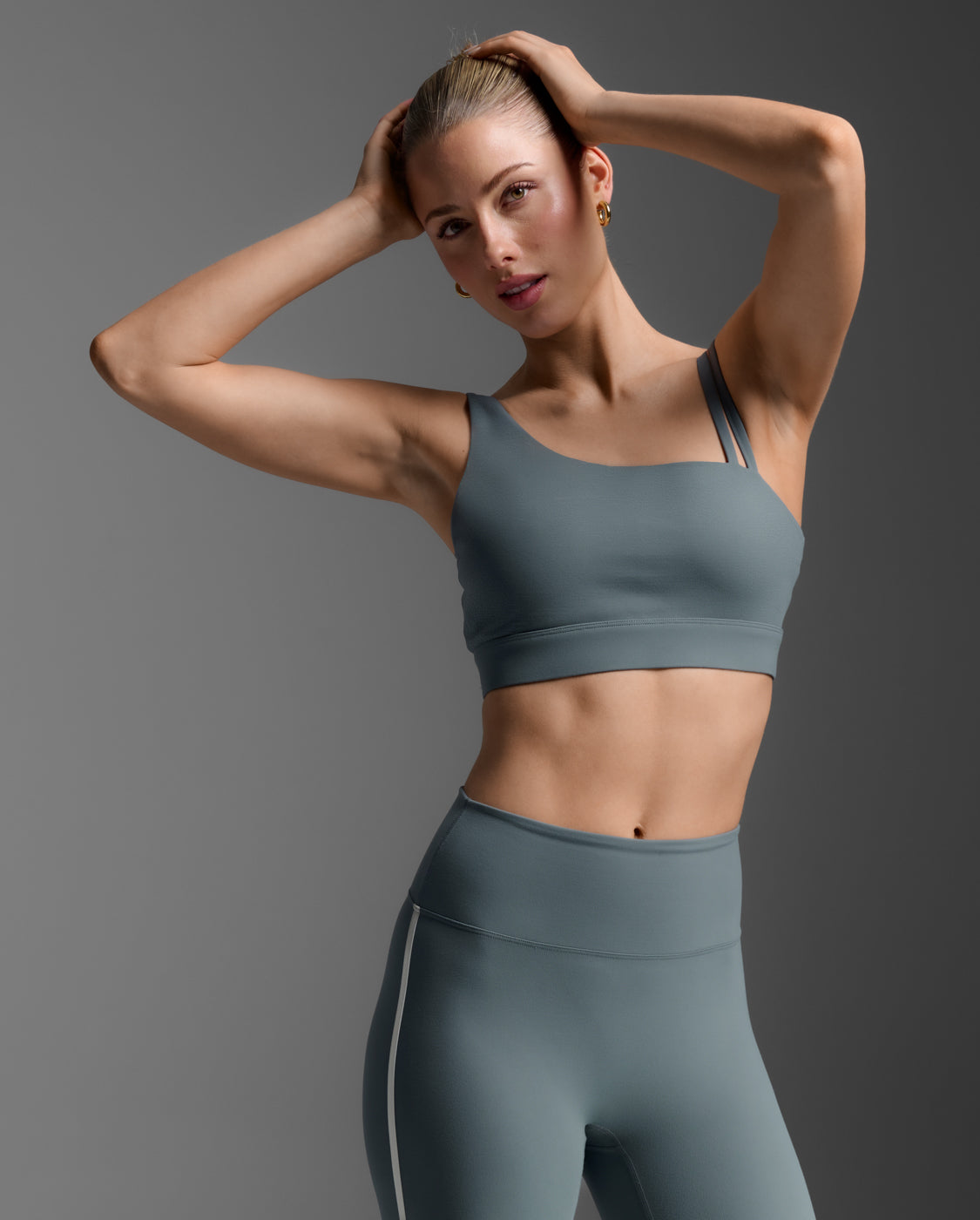 2xu-form-fluid-asymmetric-bra-reggiseno-sportivo-supporto-leggero image 5