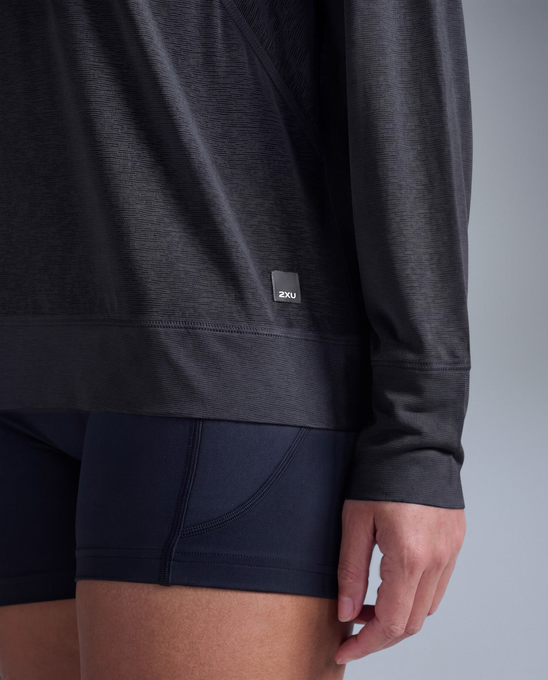 2xu-relight-maglia-manica-lunga-donna-nera image 5