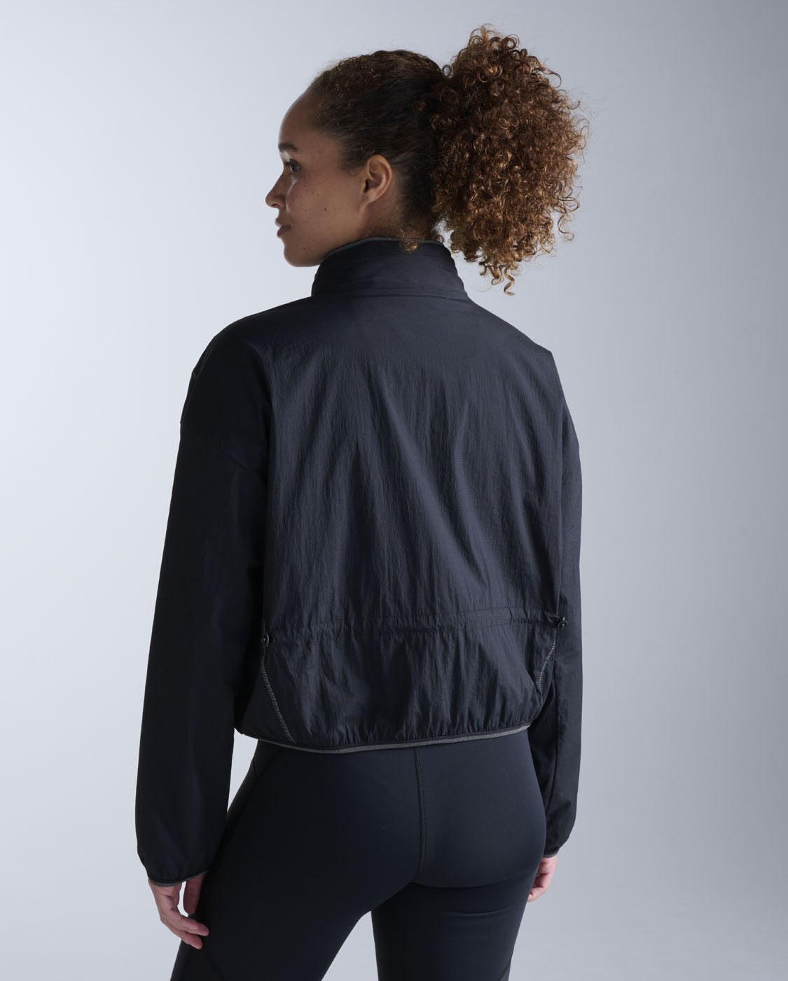 2xu-aero-sheer-bomber-giacca-running-donna-antipioggia-grigio image 3