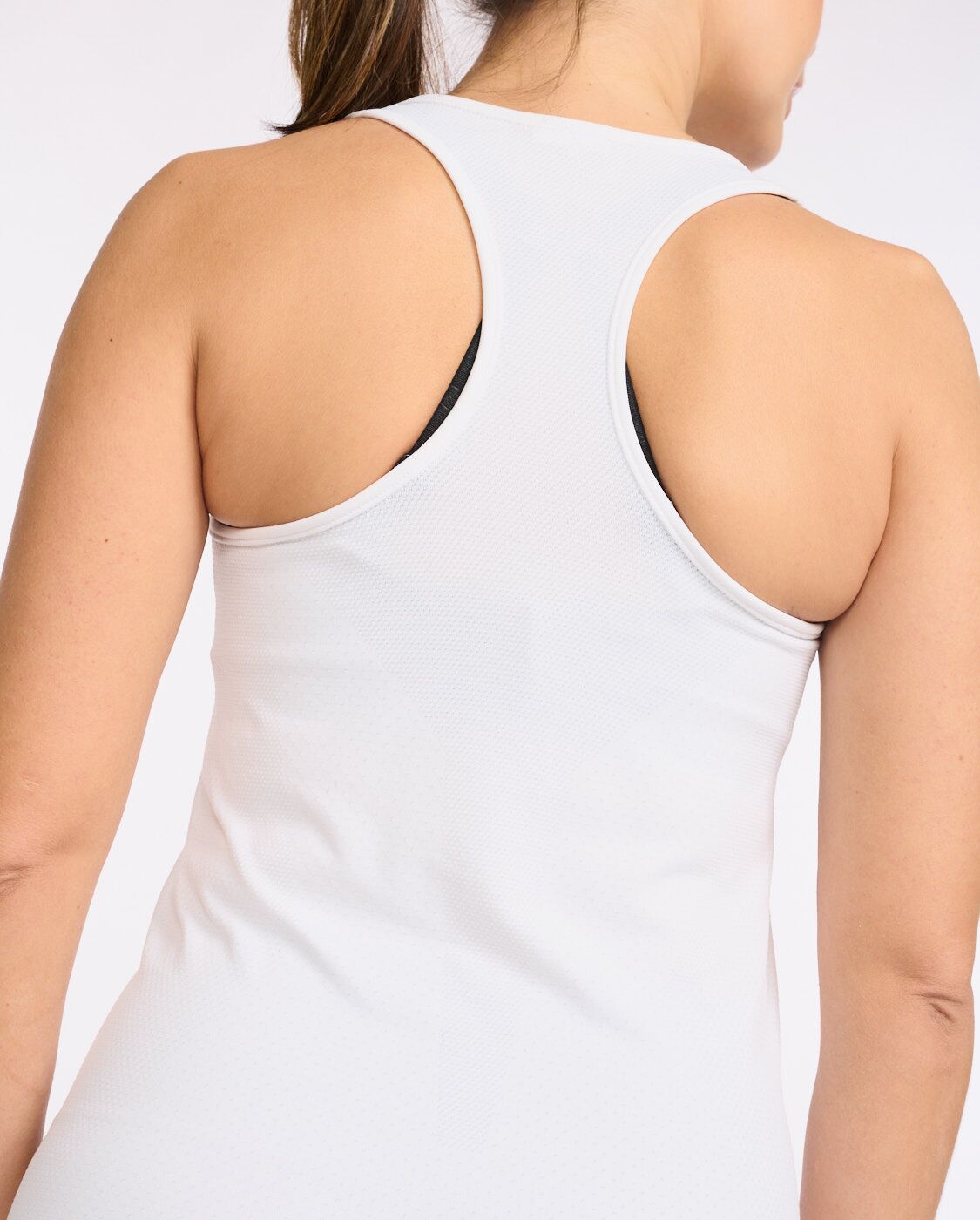 2xu-motion-tech-singlet-canotta-training-bianca-leggera image 6