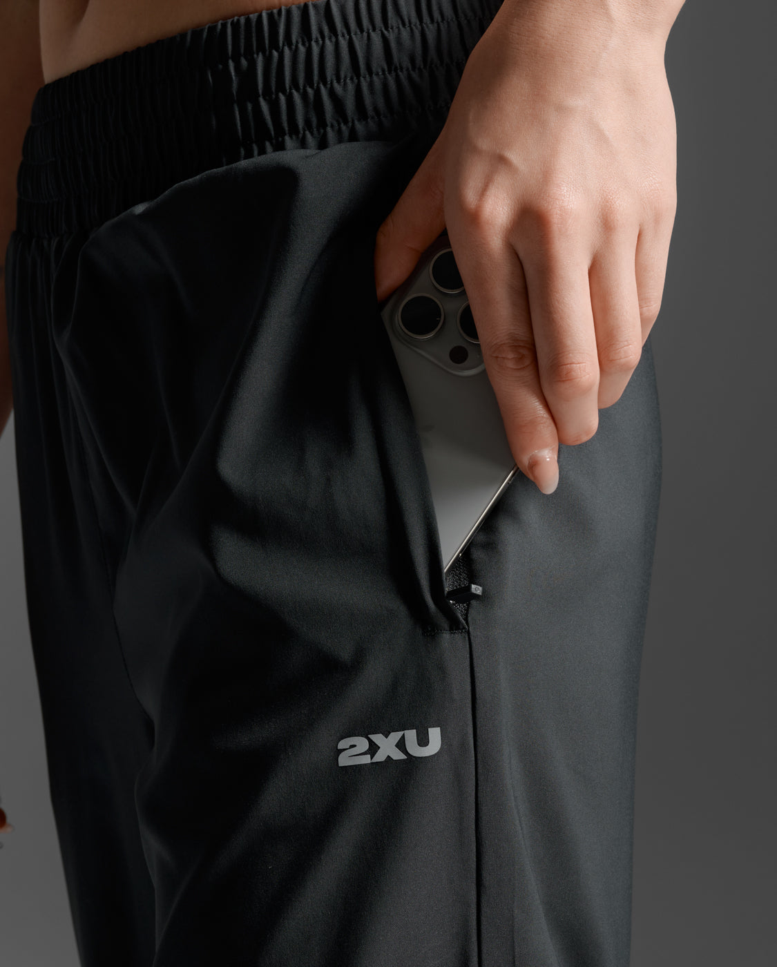 2xu-aero-woven-jogger-pantaloni-running-unisex-neri image 7