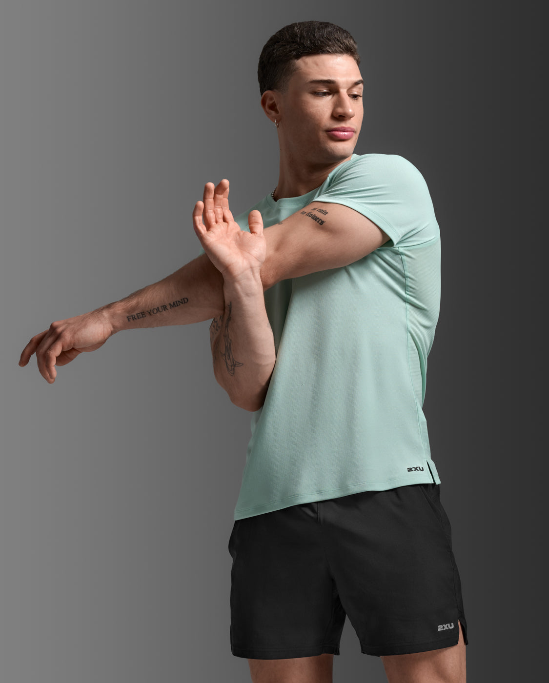 2xu-aero-tee-slim-maglia-running-verde-chiaro image 5