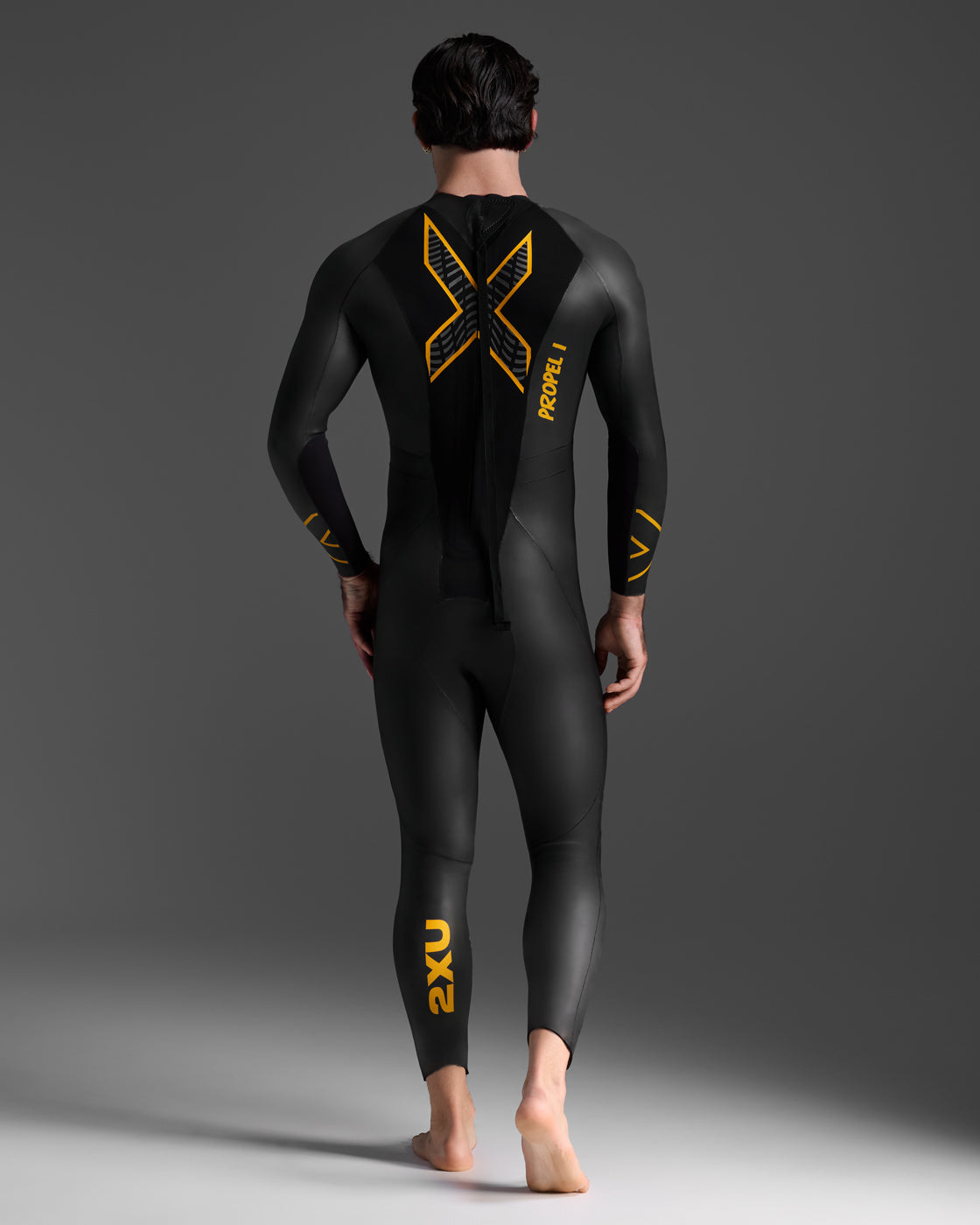 2xu-propel-1-wetsuit-muta-triathlon-nuoto-nero-oro image 2