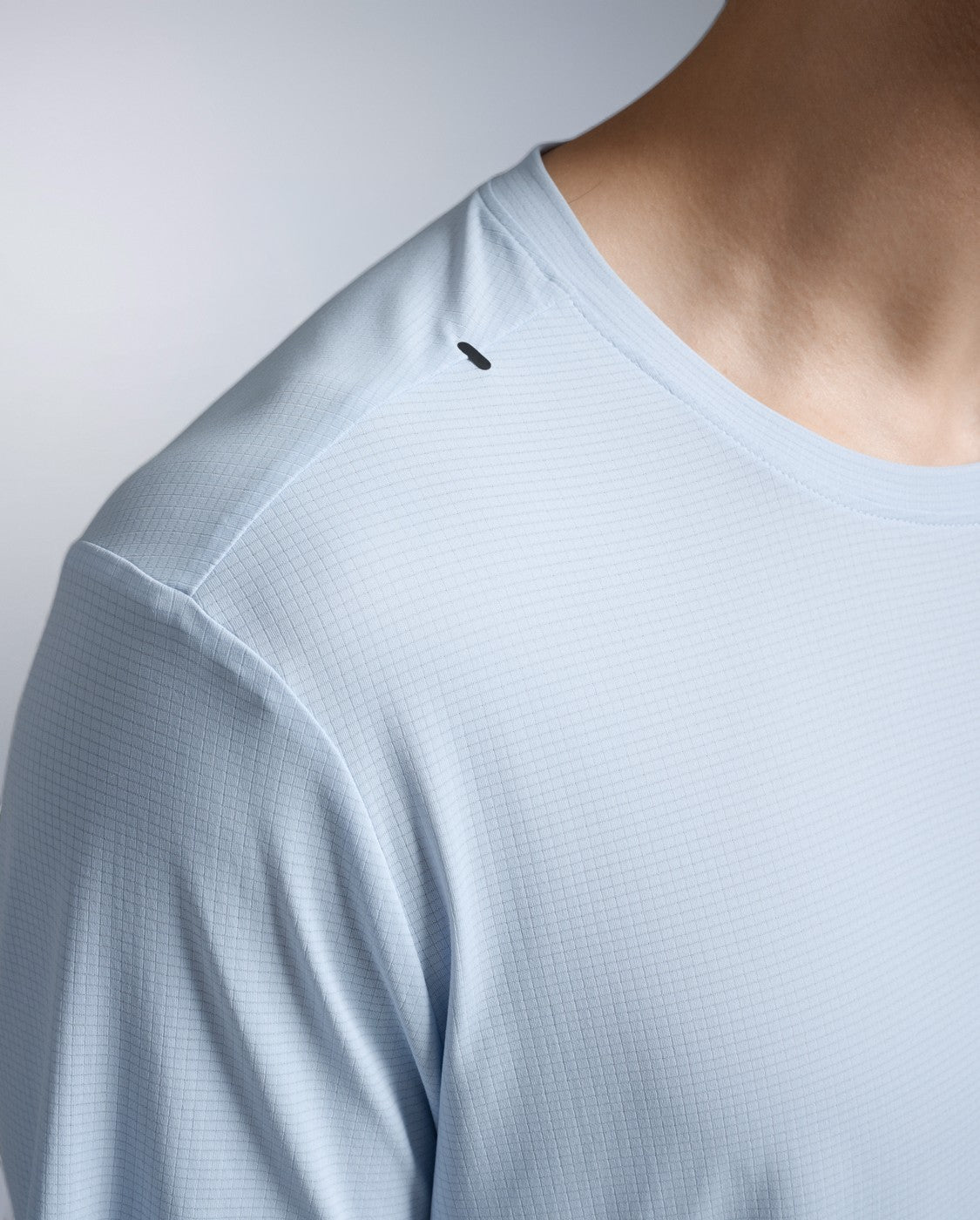 2xu-aero-trail-tee-maglia-trail-running-uomo-regular-fit-blu image 8