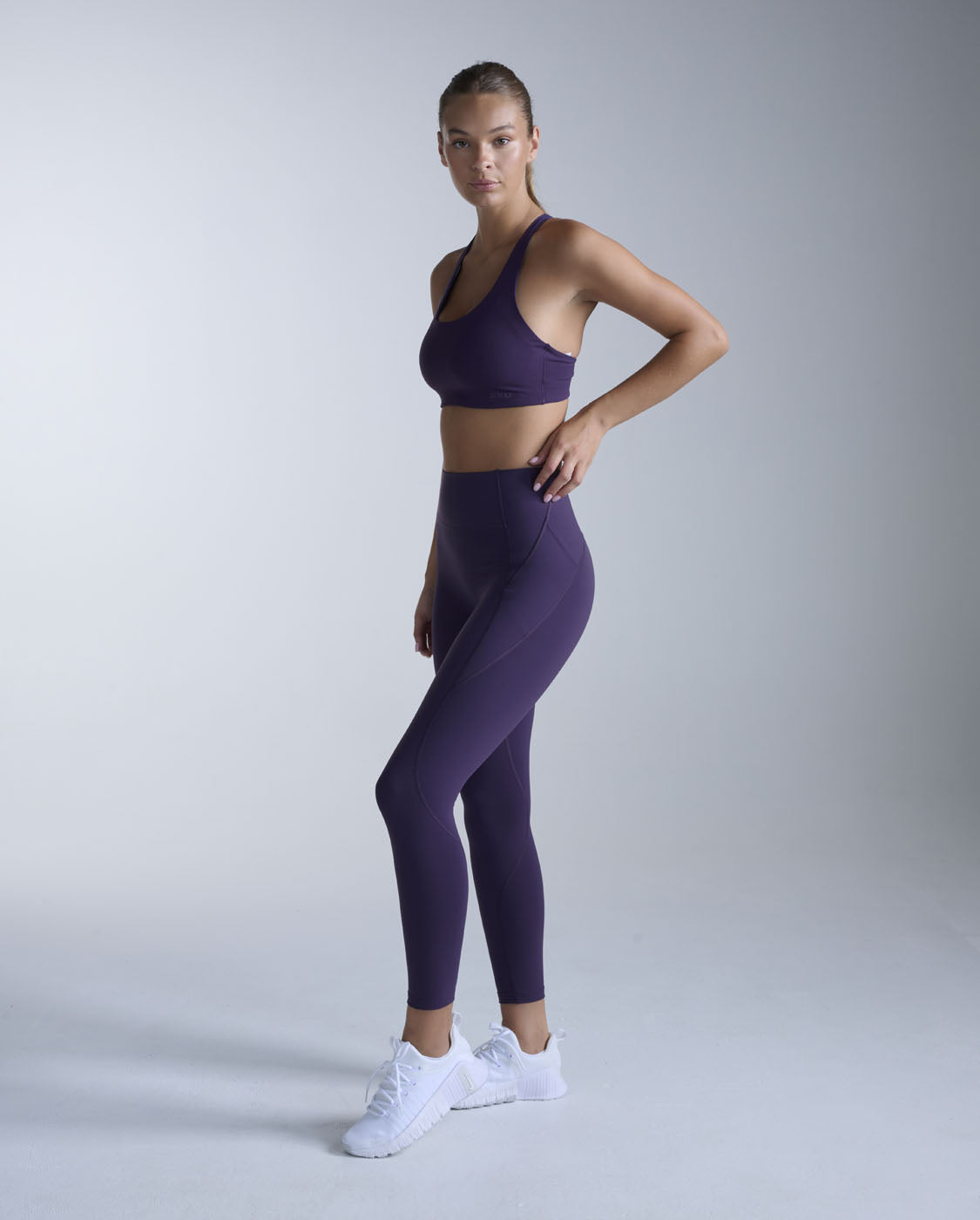 2xu-form-reggiseno-sportivo-basso-impatto-donna-viola image 7